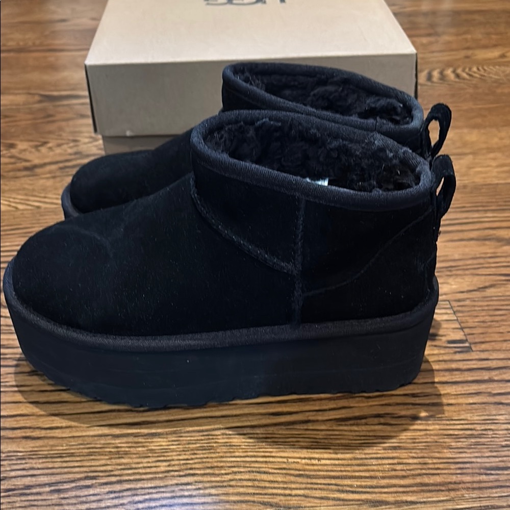 UGG Classic Ultra Mini Platform - Picture 3 of 9